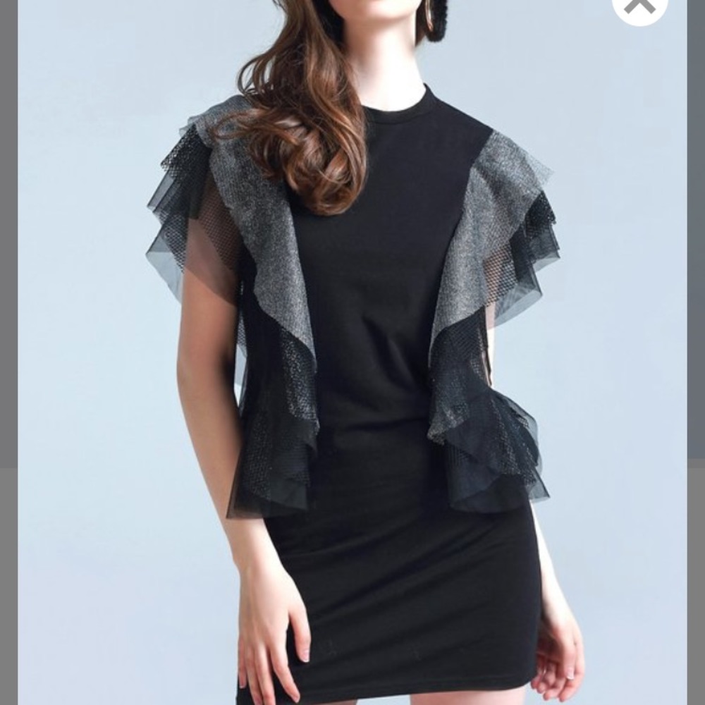 IZURIA Black Ruffle-Sleeve Bodycon Mini dress